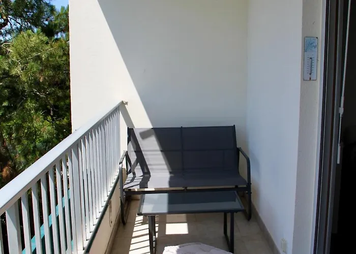 Avec Terrasse Vue A *